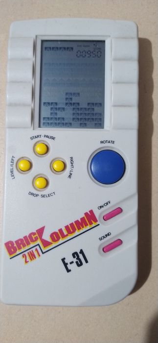 Consola Brick antiga