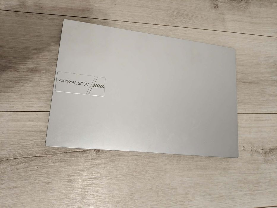 Laptop Asus vivibook i3-13th 8gb ram ssd dysk stanie jak nowy