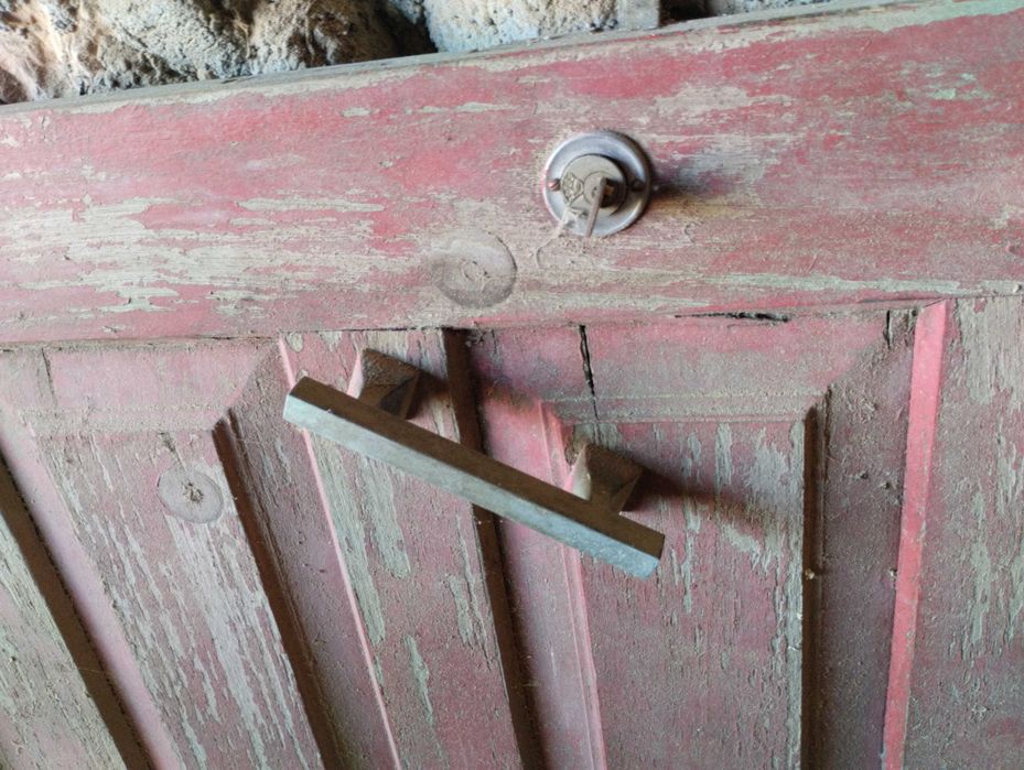 Porta de madeira maciça almofada