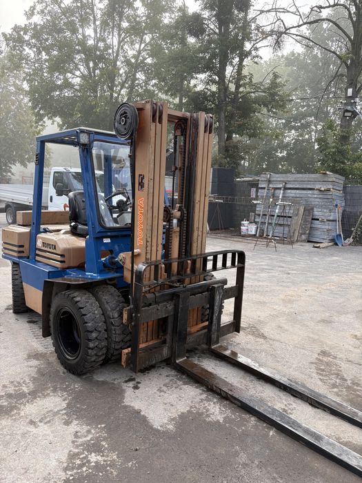 Wózek widłowy Toyota udźwig 4.000 kg stan bardzo dobry