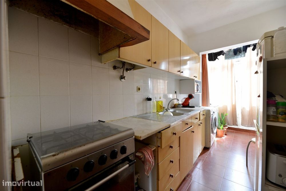 Apartamento T2 para remodelar em Porto Salvo, Oeiras