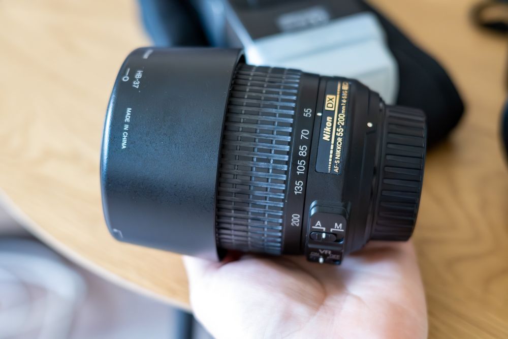 Nikon D7000 + 55-200 VR + SB-800 + 2 акумулятори.