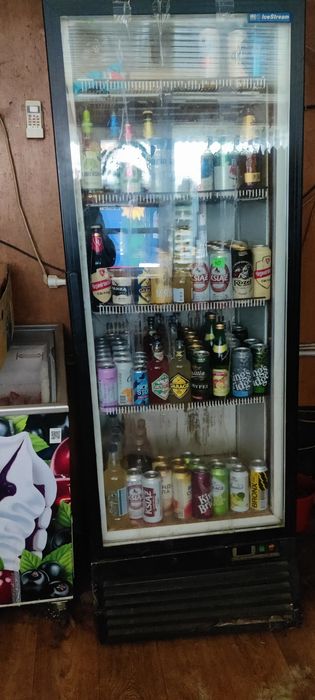 Харьков. Продам торговый  холодильный шкаф.