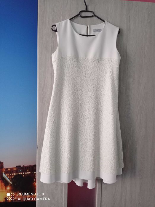 Sukienka kremowa z koronką