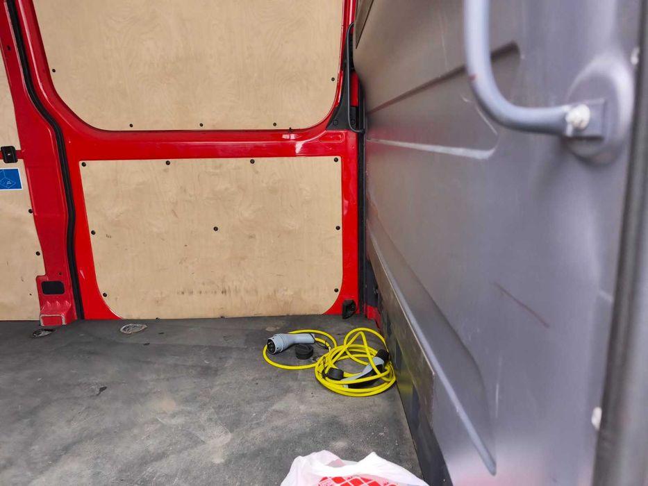 MERSEDES eSprinter electrica 54kw 200km 11м3