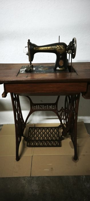 Máquina de costura Singer antiga