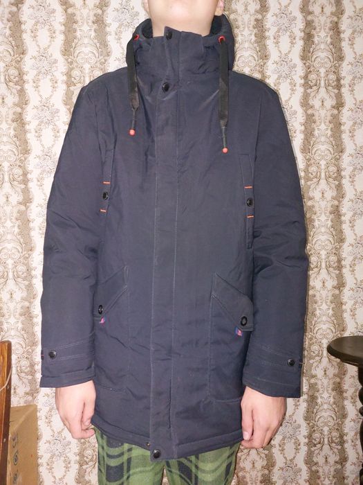 Продам зимнюю куртку на мальчика подростка. Размер  13-14 лет.