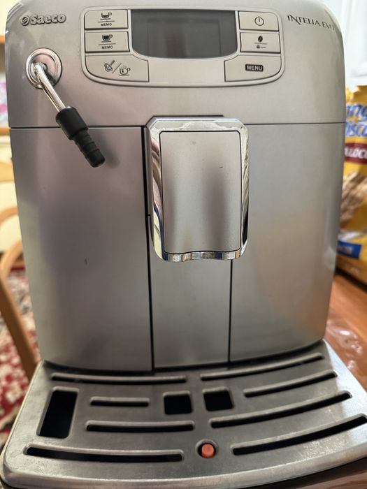 Кофеварка Saeco Intelia Evo HD8881/09