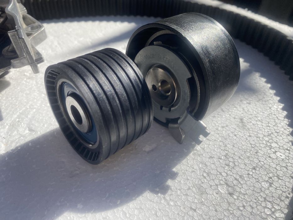 SKF (ГРМ + ролики + помпа) для бензинового 1.6 16клап K4M Пробег6000км