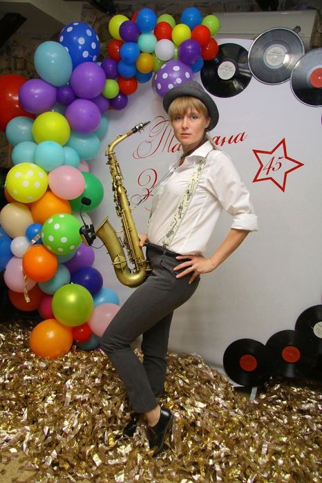 Саксофоністка на ваше свято