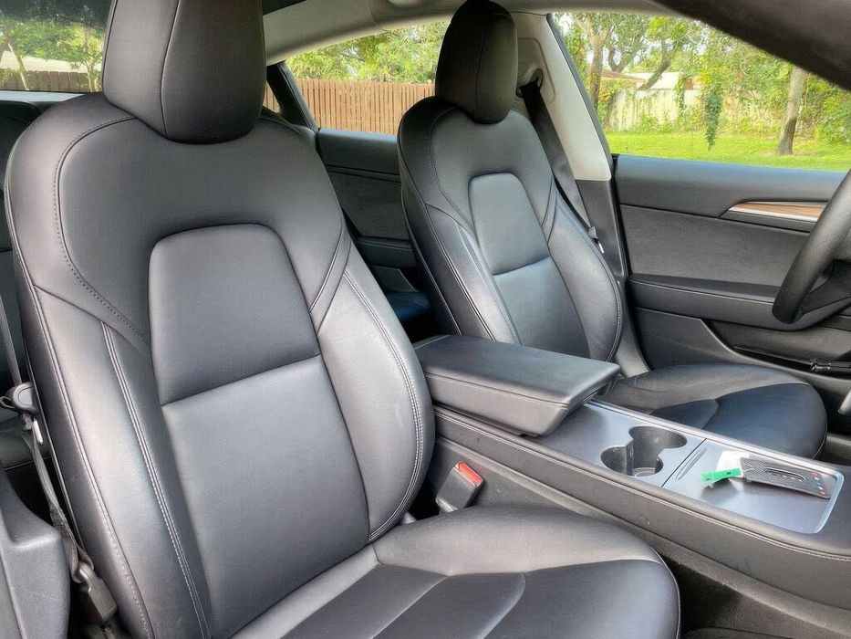 Tesla Model 3      2022