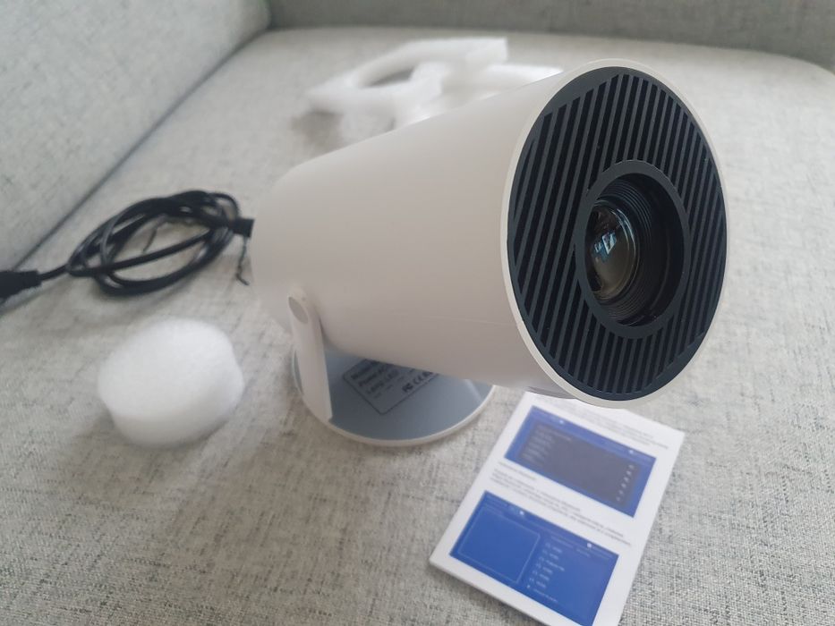 Przenośny projektor/rzutnik multimedialny z WiFi, HDMI, Bluetooth, USB, 40-130 cali, pilot
