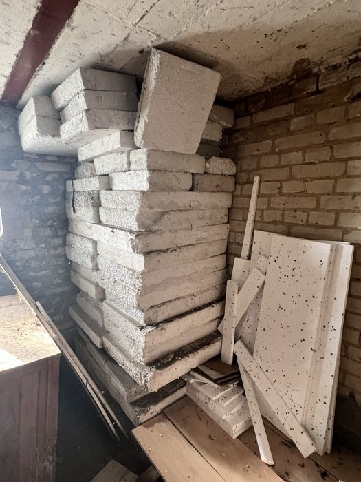 Gruby styropian stan widoczny na zdjęciu