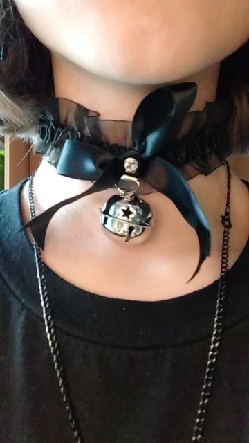 Obroża CHOKER z kokardką i dzwoneczkiem - uroczy i zmysłowy dodatek