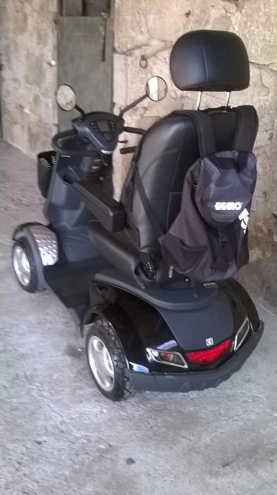 Mota de 4 rodas para idoso