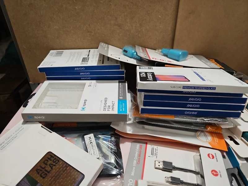 Paczka 50 szt. Markowe akcesoria GSM do iPhone, Huawei, Samsung, Sony.