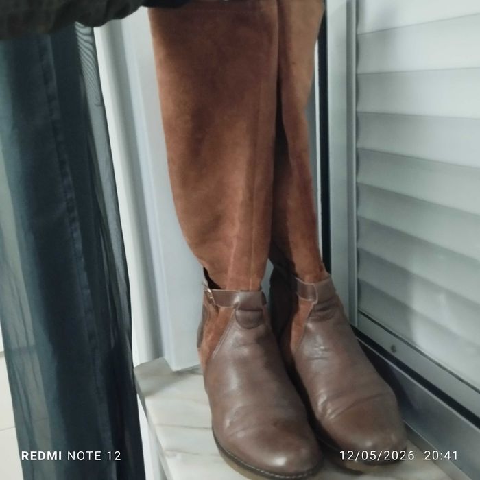 Bota comprida cano baixo