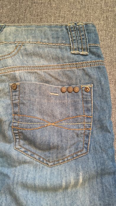 Jasne jeansy z przetarciami- Falmer