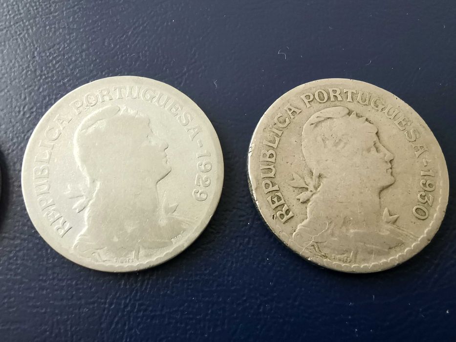 Quatro moedas antigas de 1 escudo (1927, 28, 29 e 30)