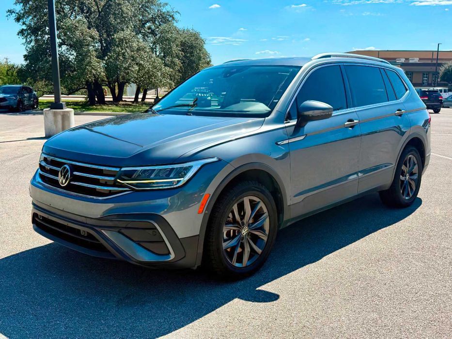Volkswagen Tiguan      2022
