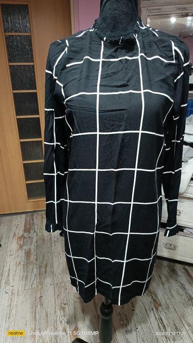 Sukienka firmy H &M.