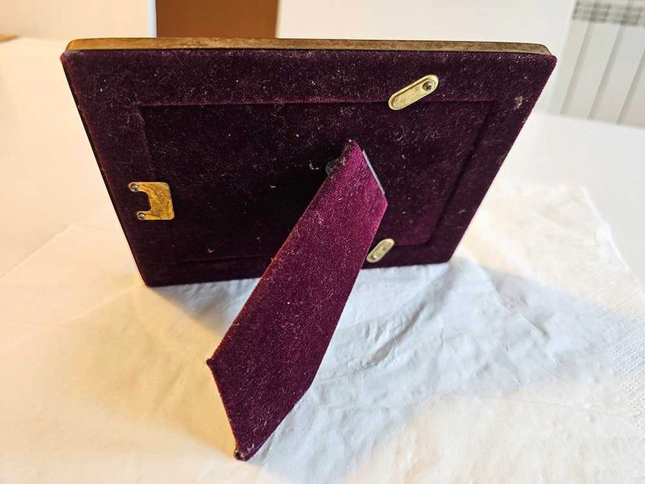 Vintage frame with velvet back64738258280065121