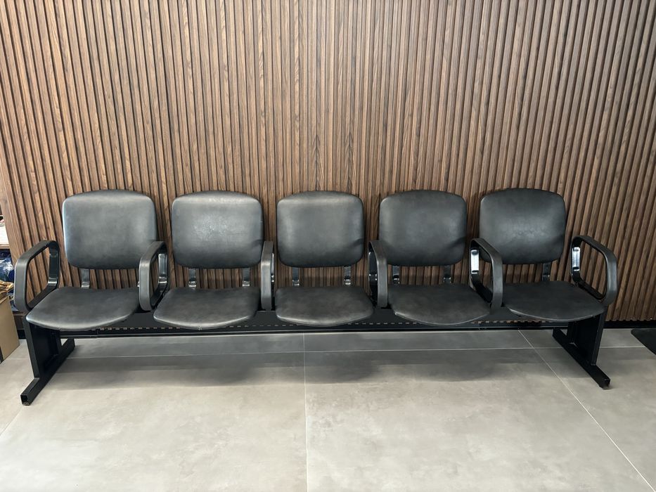 Vendo banco de espera em pele