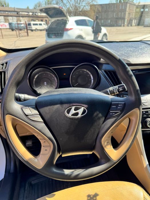 Hyundai  Sonata 2013