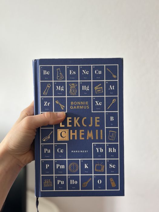 Lekcja chemii barwione brzegi niebieska książka