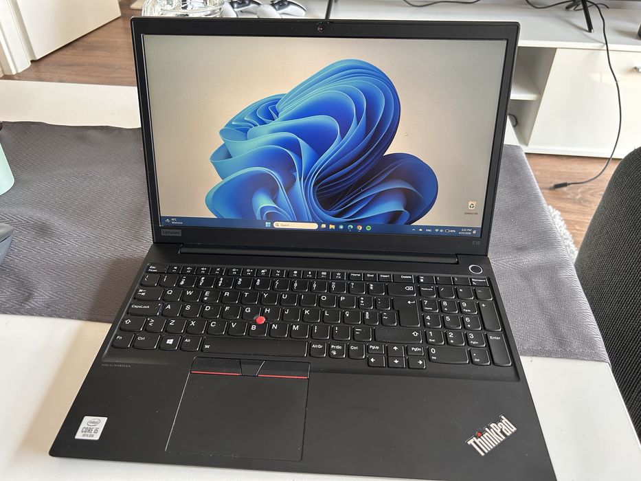 Laptop lenovo thinkpad E15 16ram i5 10 ssd 256
