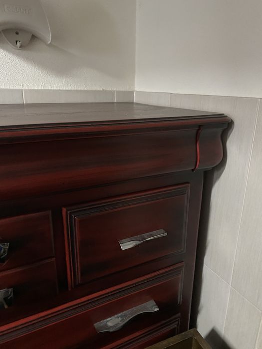 Comoda/movel decorativo em madeira maciça