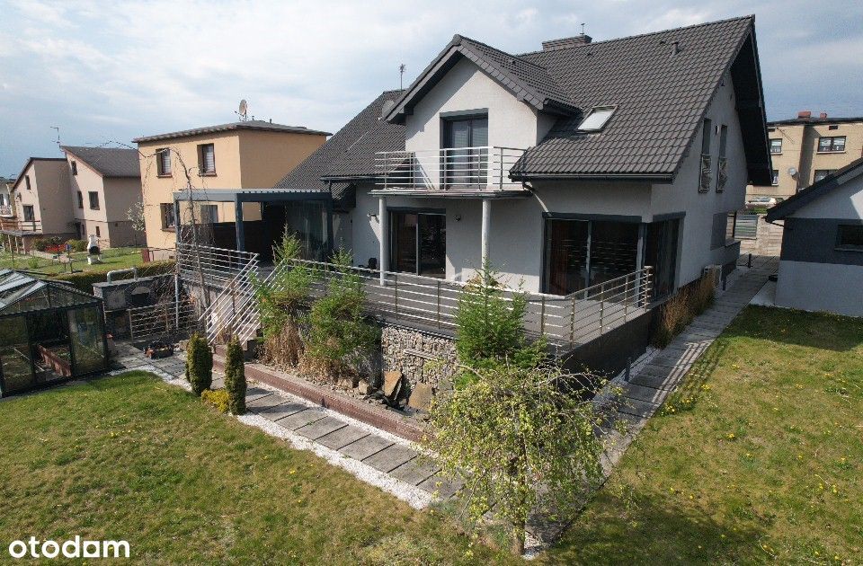 Przestronny dom z ogrodem, tarasem , blisko szkoły