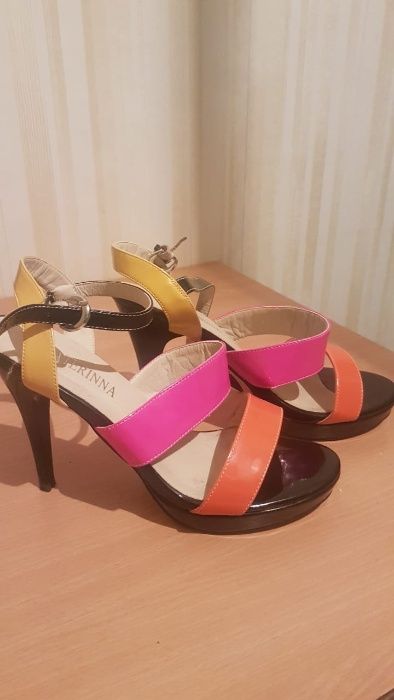 Босоножки фирмы Gaterinna, 38 размер