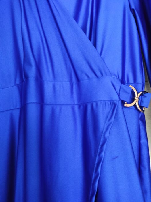 Piękna Suknia Wizytowa