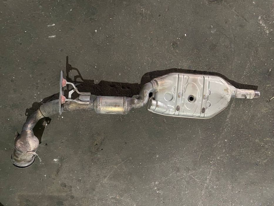 Труба ОГ з нейтралізатором та переднім глушником VW Tiguan 2