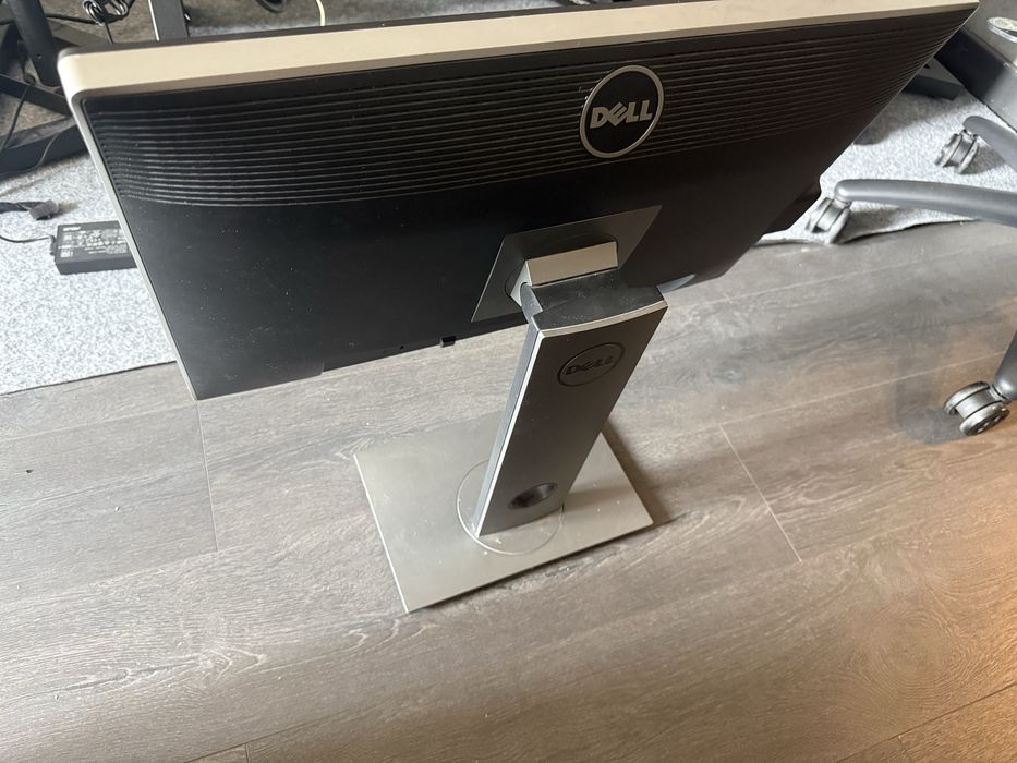 адежный профессиональный монитор Dell UltraSharp U2412Mc (24", IPS, 1920x1200)