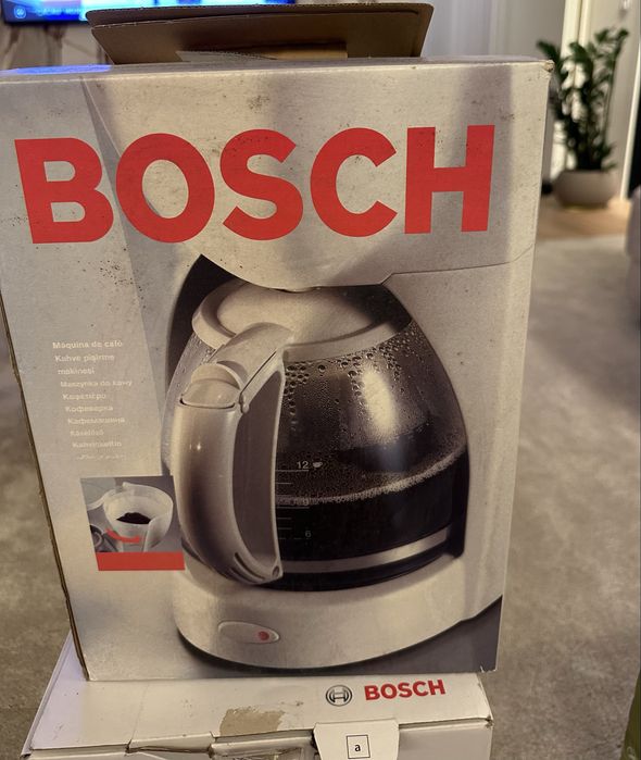 Maquina cafe  da marca Bosch completamente  niva.