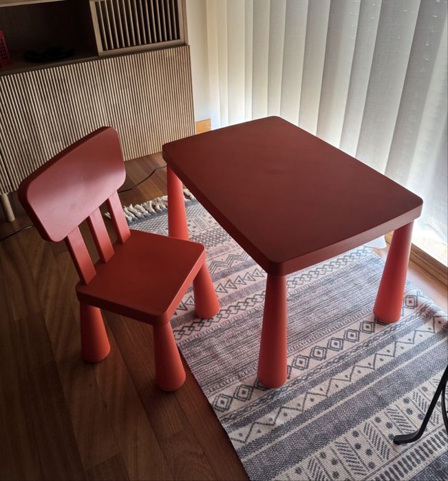 Mesa e Cadeira de brincar