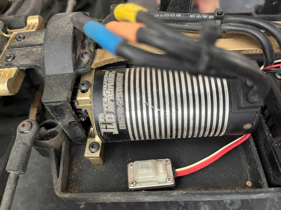 Carro Telecomandado JLB Cheetah 4x4 + 2 Baterias + Muitos Acessórios