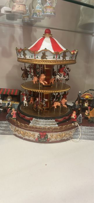 Caixa de musica , carrosel grande funciona em 2 regimes com o sem mus