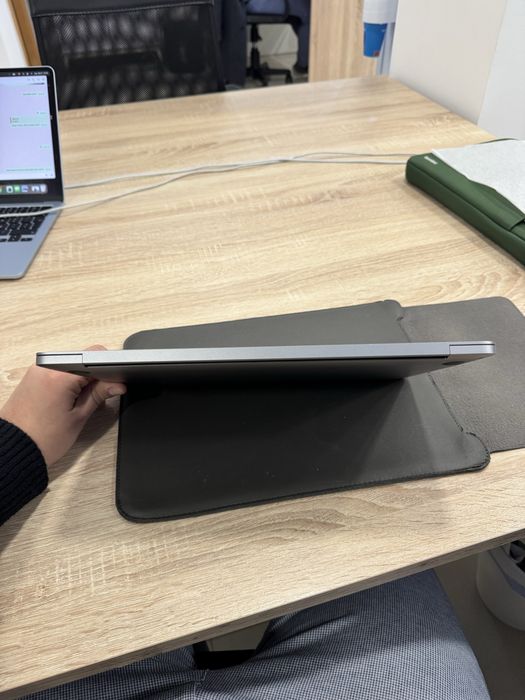 MacBook Pro com processador Intel Core i5 quad-core a 1,4GHz.