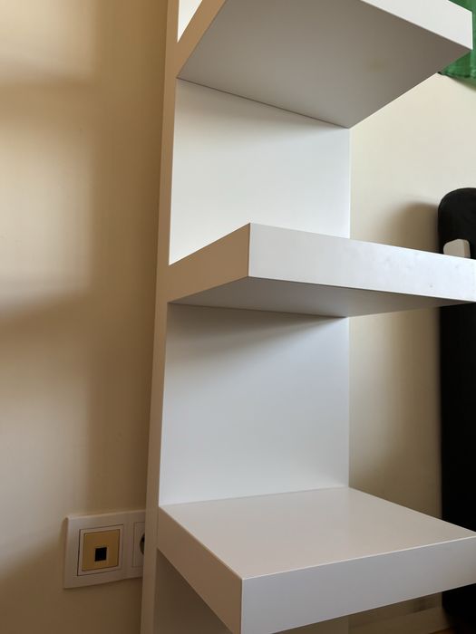 Estante/mesa de cabeceira