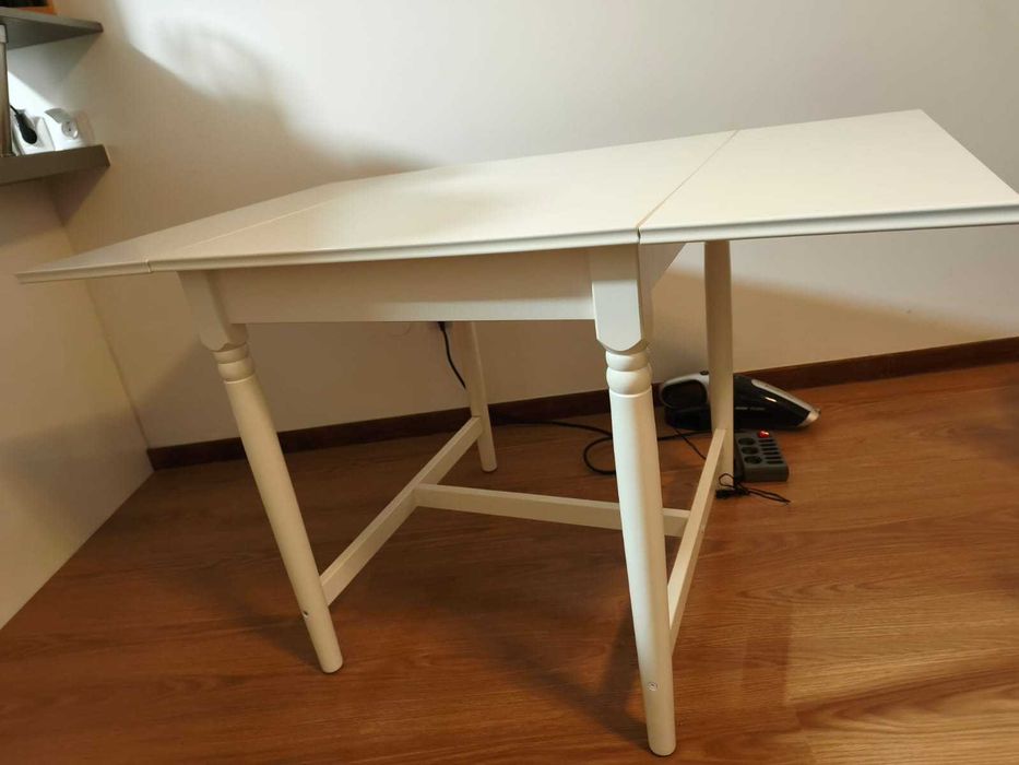 Mesa jantar sem marcas