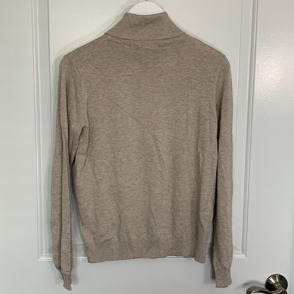 H&M XL klasyczny cienki sweterek z golfem na wiosnę beżowy