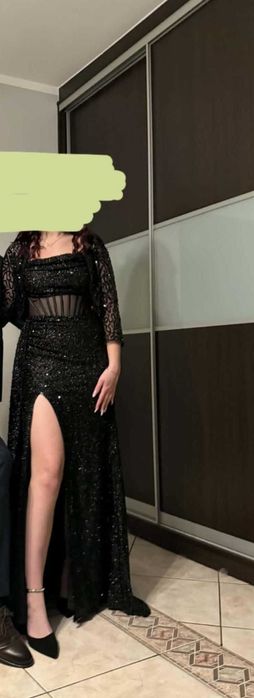 Sukienka wieczorowa z gorsetem i cekinami