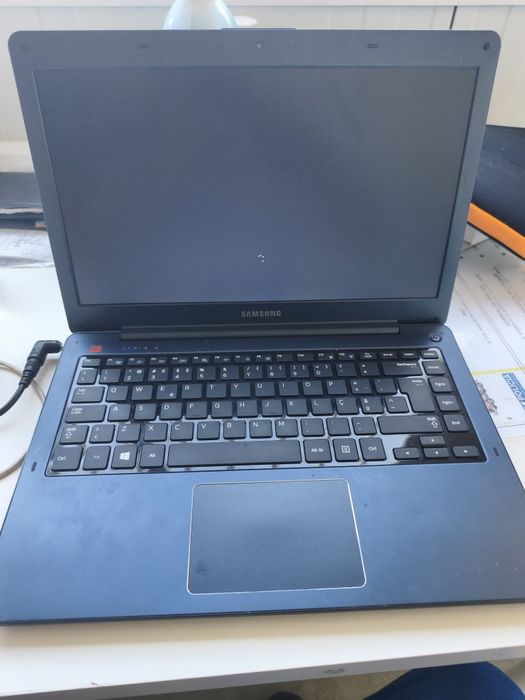 Portátil Samsung octacor com carregador