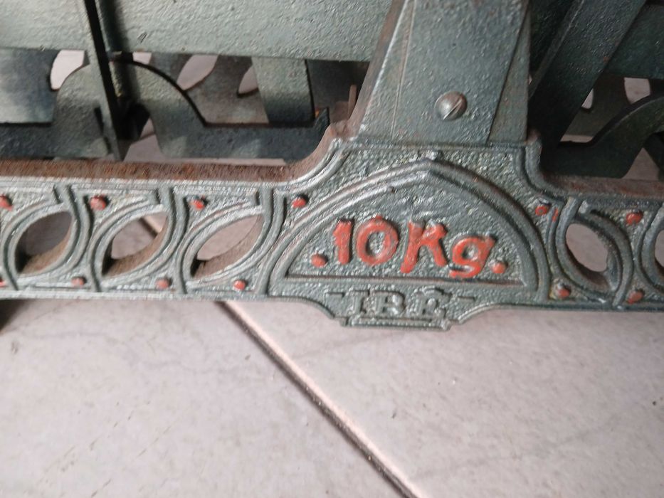 Antiga balança de 10 kilos