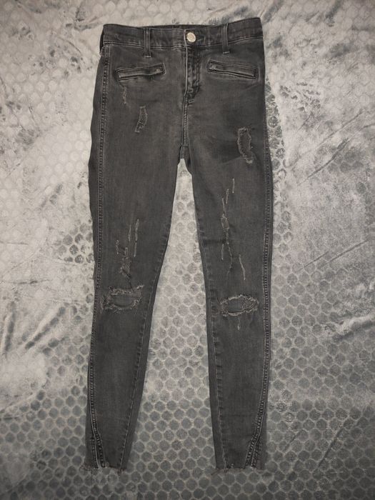 Nowe spodnie damskie jeans z dziurami.