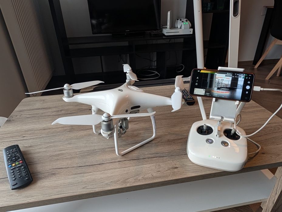 Dron DJI Phantom 4 Pro + walizka i akcesoria