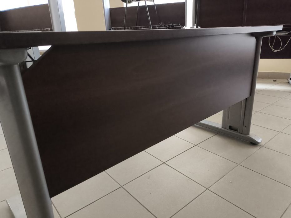 biurko biurowe - solidne i eleganckie